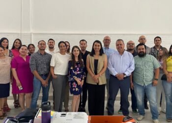 Capacitan a personal de educación primaria de la región centro  sobre abordaje del trastorno del espectro autista