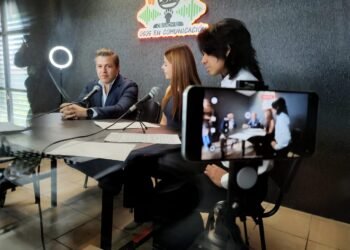 Reconoce el Cobach a exalumnos del Plantel 10 e inaugura cabina de grabación con programa RadiOsos