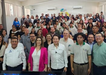 Presenta CECyTECH nuevas carreras al secretario de Educación Pública Mario Delgado