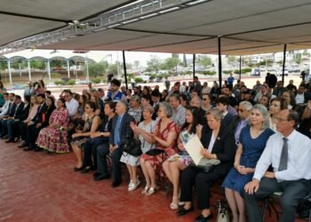 Sección 42 entrega estímulos por años de servicio a maestros y maestras