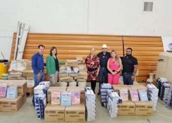 Reciben escuelas primarias de Casas Grandes y Nuevo Casas Grandes material escolar y de mantenimiento