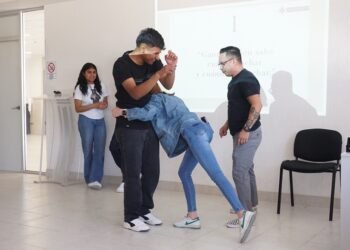 Imparten clase de defensa personal a estudiantes de la UT Paso del Norte