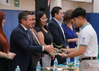 Reconoce Colegio de Bachilleres a estudiantes de excelencia de Ciudad Delicias