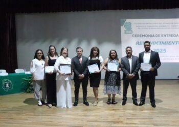 Reconoce Cobach trayectoria de sus trabajadores  con estímulos por antigüedad