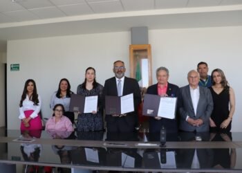 Consolidan lazos de trabajo la UTCH y el Tribunal Estatal de Justicia Administrativa