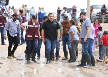 Visita Cruz Pérez Cuéllar viviendas dañadas por lluvias en colonia Plutarco Elias Calles