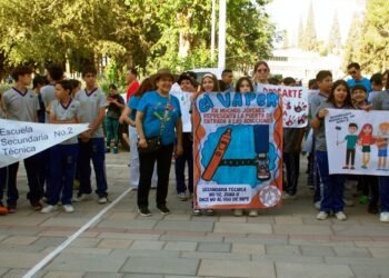 Encabezan jóvenes de secundarias campaña contra el fentanilo en Chihuahua