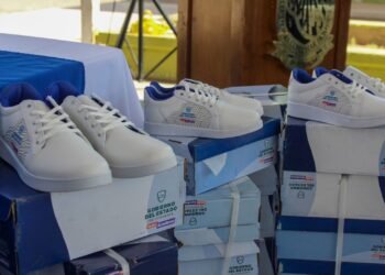 Benefician a más de 2,200 estudiantes de Santa Isabel y Riva Palacio con tenis y paquetes de útiles escolares