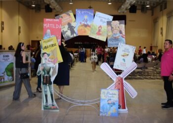 Participan estudiantes de primarias en  “Feria de Lectores y Escritores” en Ciudad Juárez