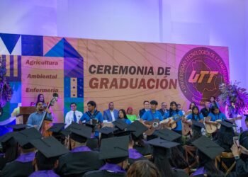 Egresan 75 nuevos profesionistas de la Universidad Tecnológica de la Tarahumara