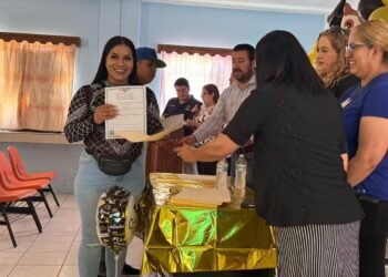 Obtienen 64 personas certificado de Educación Básica a través de CEDEX en Juárez