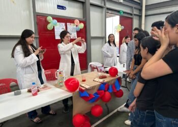 Muestran maestros en formación de la ENSECH su talento en Feria de la Ciencia