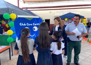 Presentan estudiantes de cuatro primarias proyectos de vida saludable en la Feria de la Salud 2025