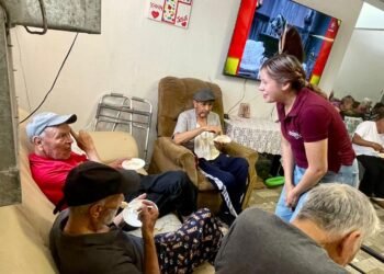 Diputada Jael Argüelles fortalece lazos de solidaridad con adultos mayores, visita asilo en Juárez