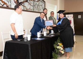 Egresa primera generación de Maestría de la Ensech en Camargo,14 profesionistas entre ellos el rector