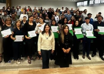 Celebró la UT de Parral graduación de una nueva generación del Diplomado de Inglés