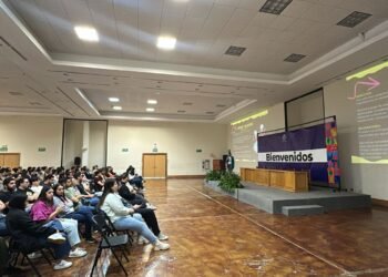 Entrega la Facultad de Medicina y Ciencias Biomédicas 148 plazas de servicio social a egresados