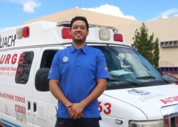 Entre llamados de emergencia y vocación: el día a día de un paramédico en la UACH