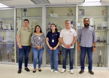 Presenta UT Camargo modalidad mixta de la Ingeniería en Mecatrónica a empresa Leviton