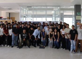 Realizan estudiantes de Energía y Mecatrónica de la UTCH presentación de carteles científicos