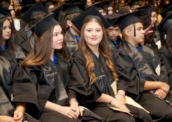 Egresan 214 estudiantes de la Secundaria Técnica número 2, acompañados por sus familiares