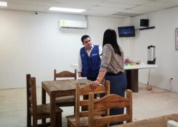 Avanza la instalación del primer comedor comunitario en el Parque Central de Juárez