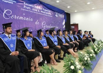 Egresan 43 profesionistas de la Maestría en Educación de la ENSECH en las unidades Cuauhtémoc y Creel