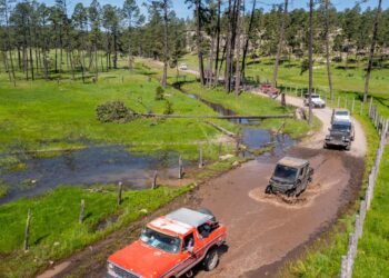 Participan más de 300 vehículos en la Ruta Tarahumara Extremo 4×4 en Guachochi