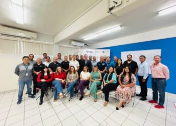 Se especializan docentes de la UTCJ en manufactura de vehículos eléctricos