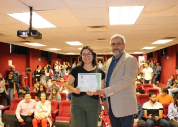 Egresada de la UACH triunfa en Francia y regresa a su alma mater para motivar a nuevas generaciones