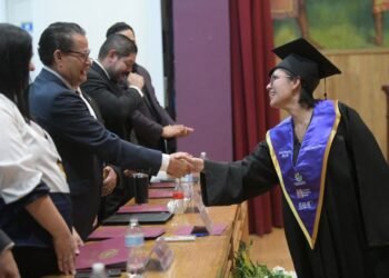 Egresa la Generación 2025-B de la Facultad de Filosofía y Letras de la UACH