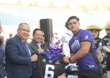 Presumen nuevos uniformes Águilas de la UACH