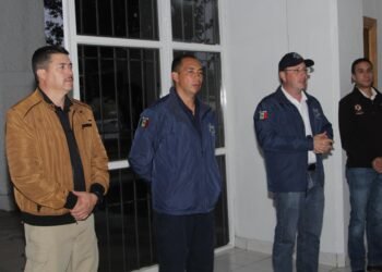 Encabeza José Yáñez entrega de uniformes y mejora de instalaciones de policía de Guachochi