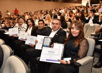 Entregan constancias de diplomado en mediación a 73 facilitadores del sector educativo de la capital y Juárez