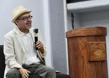 Presentan en la UTCJ libro “El Futuro Norte”, del escritor Luis Eduardo Yáñez