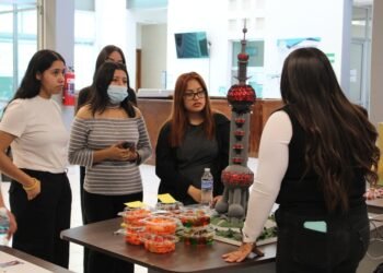 Representan estudiantes de la UTPN maravillas de la arquitectura mundial