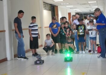 Acerca UTCJ a la niñez la tecnología en Campamento de Verano 2025 para que conozcan proyectos