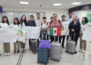 Alumnos del CECyTECH ganan bronce en concurso de ciencia y tecnología en Chile