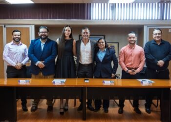 Reciben estudiantes del Tecnológico de NCG  reconocimiento nacional de Ceneval