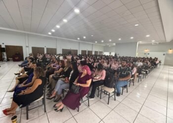 Conmemoran Día del Trabajador Social y del Gerontólogo  con conversatorio con especialistas