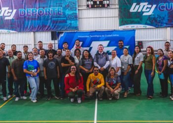 Entrega UTCJ uniformes a personal sindicalizado para  encuentro de la FTUT en Zacatecas