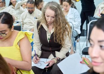 Imparten capacitación a personal de Seech para prevenir y actuar ante conductas suicidas en adolescentes