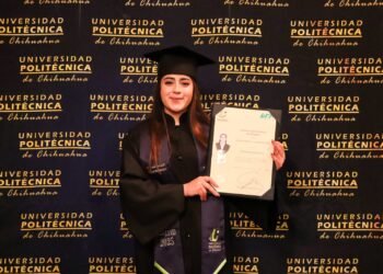 Entrega Universidad Politécnica 117 títulos y cédulas profesionales a jóvenes