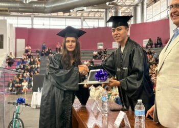 Entrega Generación de Excelencia 612 premios a estudiantes de la región de Parral