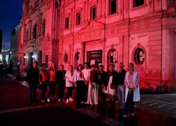 Se ilumina de rojo la Presidencia Municipal por Día del Mieloma Múltiple