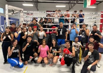 Con entrenamiento de box Karina Olivas y Adán Galicia se ponen “En los zapatos del deporte”