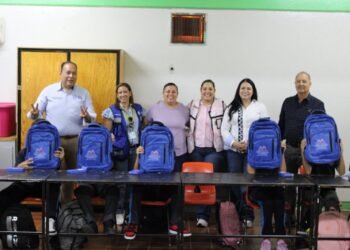 Llevan los programas «Pinta tu Escuela» y Bolsa Escolar a más de 880 estudiantes de secundarias federales