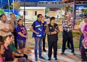  Lupita Borruel visita la colonia Real de Minas y gestiona atención con la JMAS