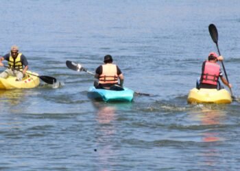 Compiten en carrera de kayaks estudiantes de nuevo ingreso de la UPCH