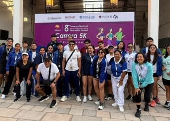 Participan más de 300 docentes y estudiantes en carrera recreativa de cinco kilómetros